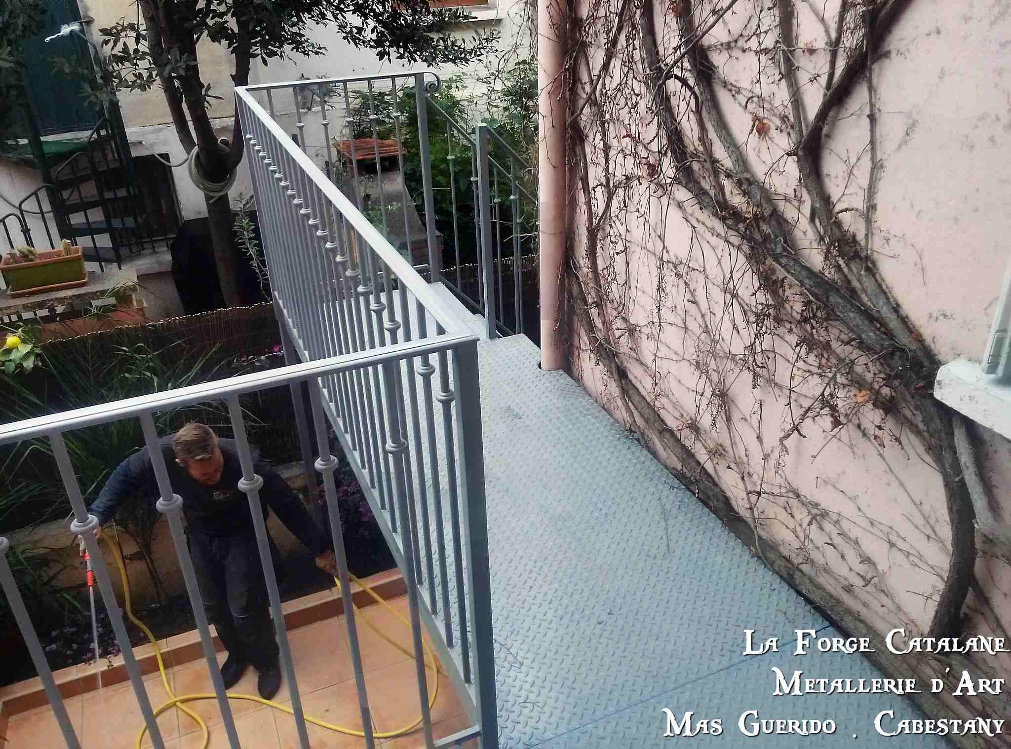 passerelle tube tole larmee garde-corps garde corps rondin bagues forge catalane (4).jpg